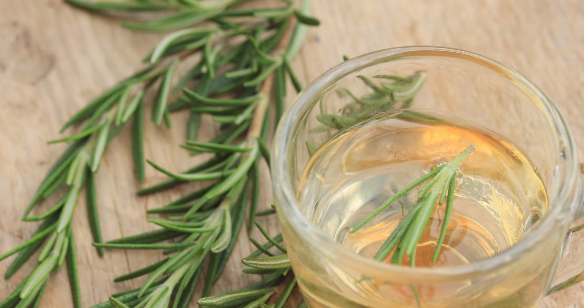 Rosemary improves blood circulation, thanks to which the hair bulbs become better oxygenated /123RF/PICSEL