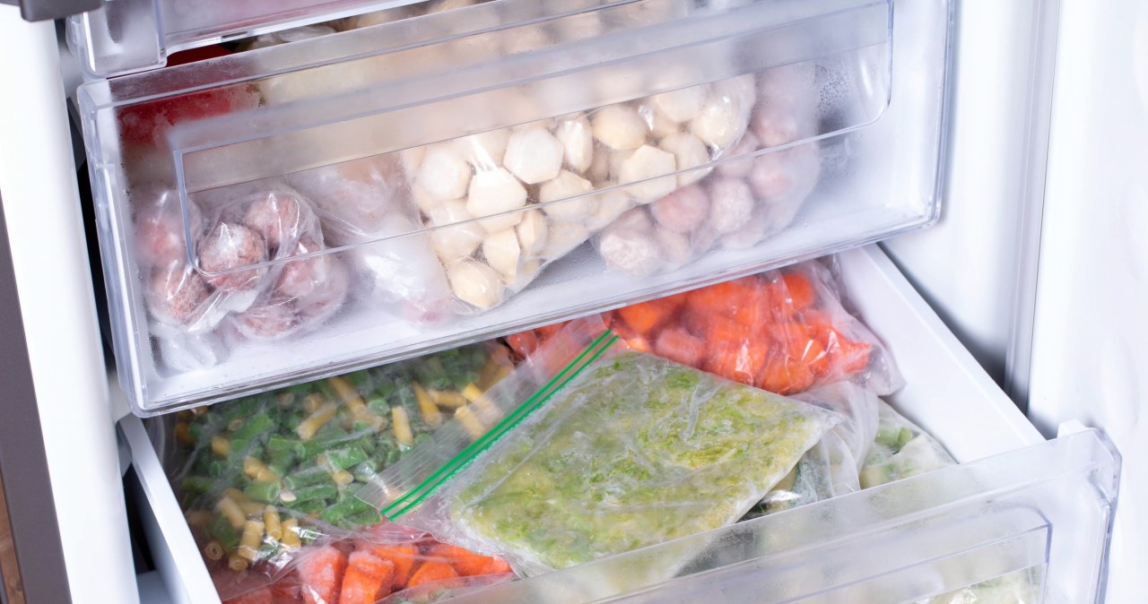 Excess ice in the freezer also affects the food stored there /123RF/PICSEL