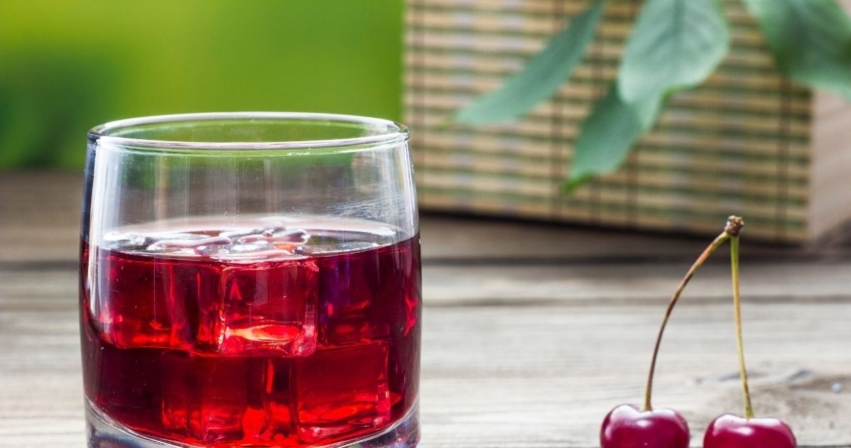 According to a clinical dietitian at UCLA, one of the best drinks to help with sleep is tart cherry juice. /CanvaPro /INTERIA.PL