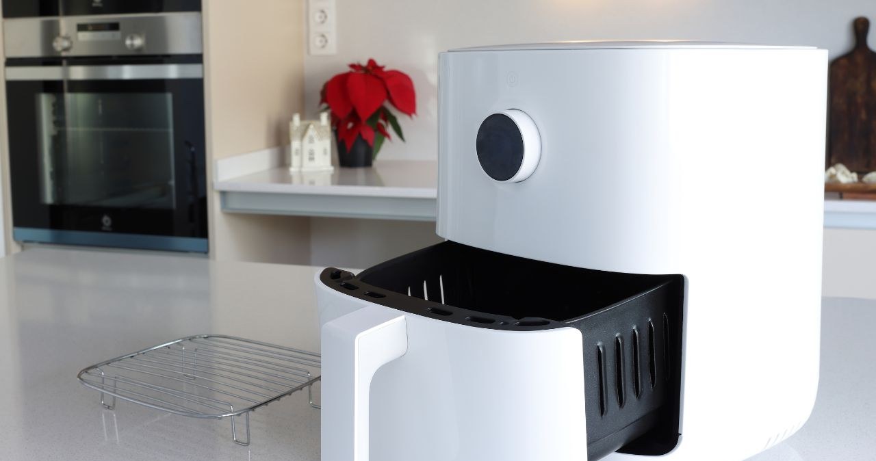 Today, a fat-free fryer (air fryer) is one of the most frequently chosen devices by people who care about healthy eating. /Canva Pro /INTERIA.PL