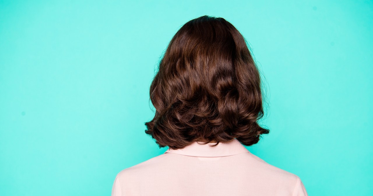 A curled bob is not about perfectly arranged and fixed curls, but about lightness, freshness and movement /Pixel