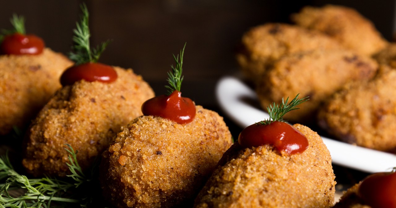 Crispy devolaye with butter filling /sandyche /123RF/PICSEL