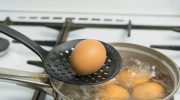 Many people make this mistake when boiling eggs. That's why they taste worse
