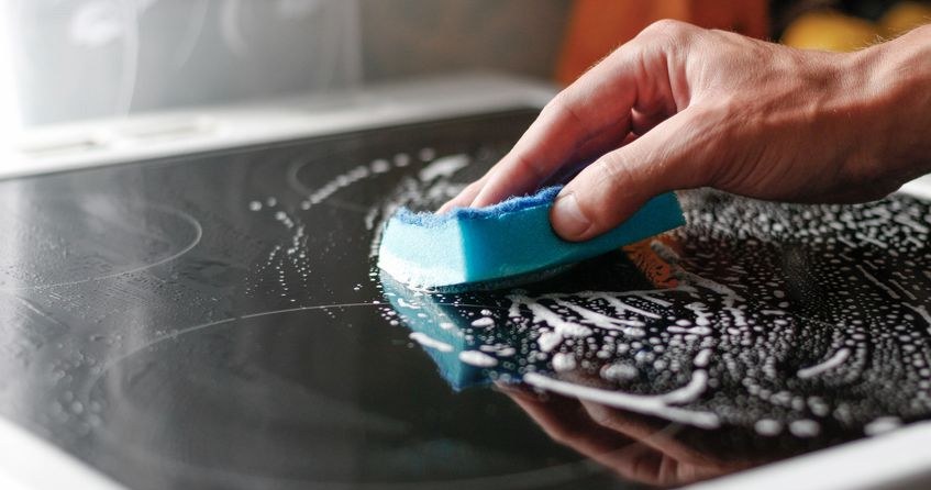 Scratched induction hob? Thanks to this homemade paste, it will be as smooth as a mirror