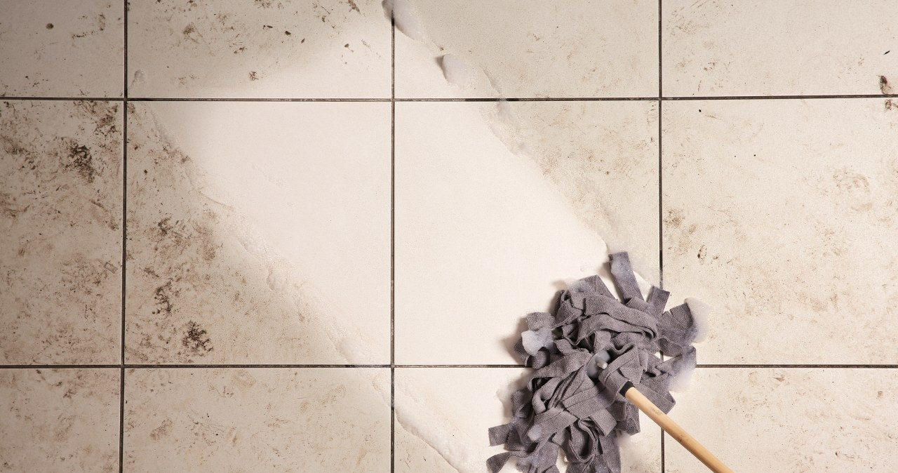 Salt and mud stains disappear as soon as he removes them with his hand. This fluid solves the problem