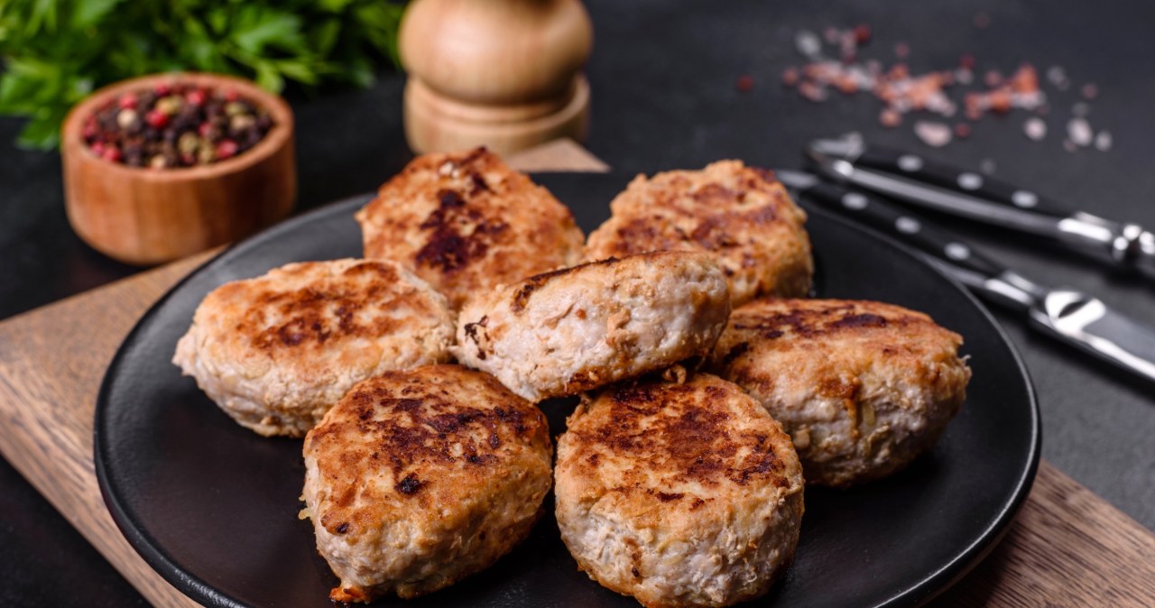 Since my neighbor told me this method, my cutlets are always juicy. Just 1 ingredient