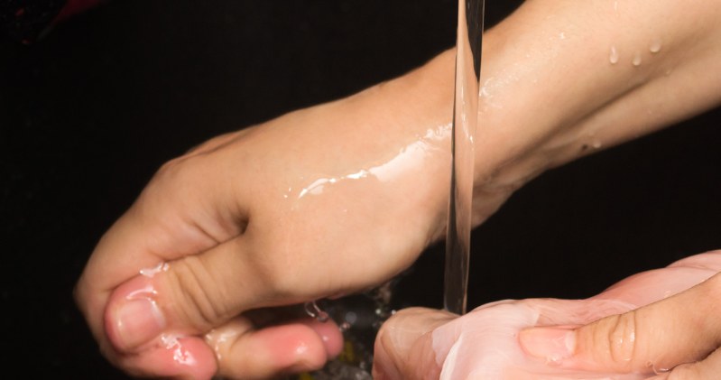 Do you also wash raw meat? You'll be surprised what the consequences can be