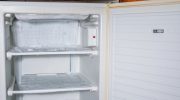 Do you want to quickly get rid of ice from your freezer? Take it and wait 5 minutes