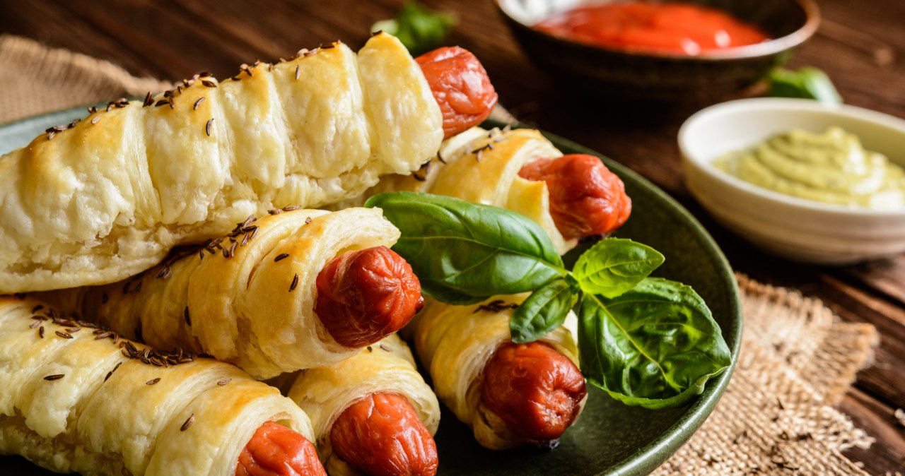 Sausages in puff pastry for parties and more. So simple that even a child can do it