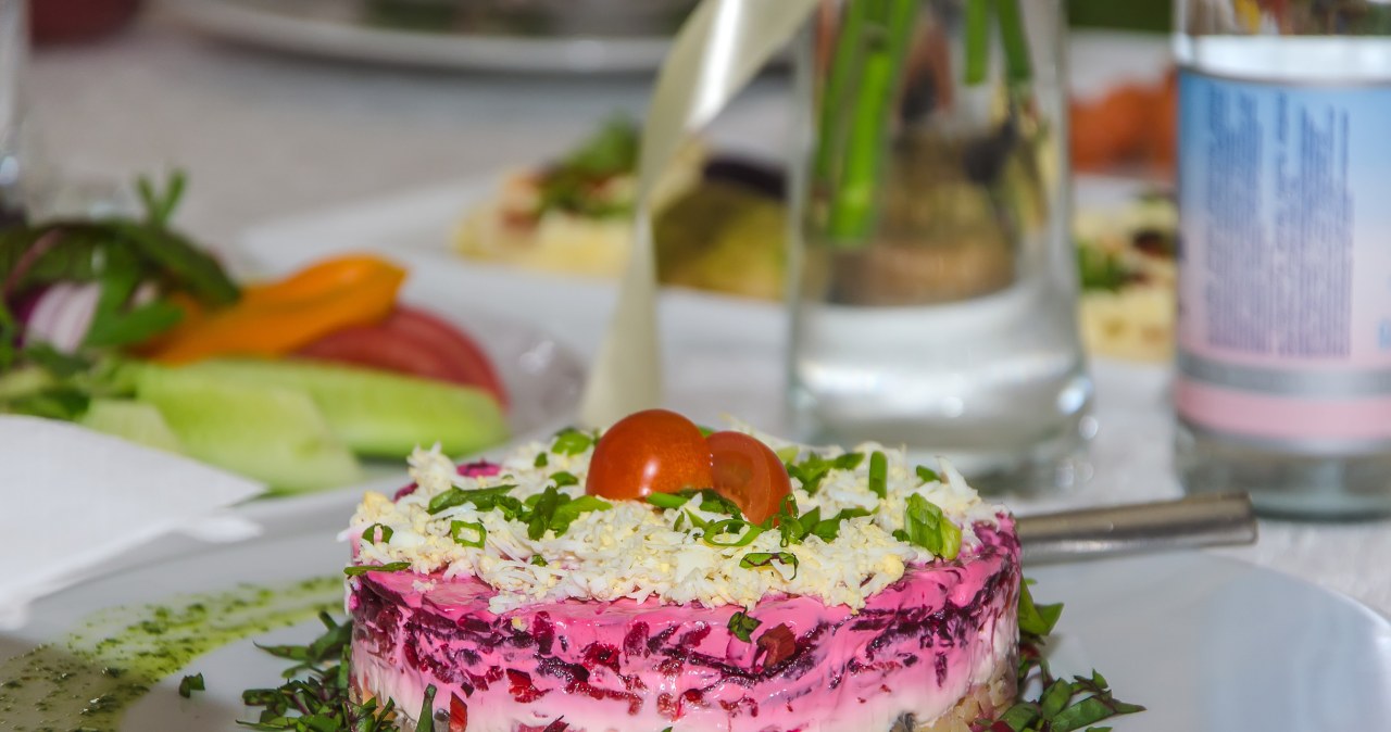 I cook beets and eggs, add herring. This Epiphany salad is my hit