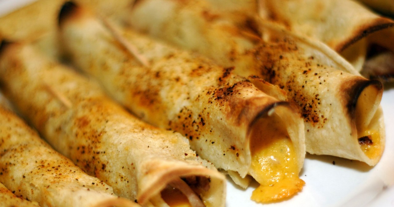 Make a mushroom and cheese stuffing and wrap it in pancakes. You will make a delicious dish for lunch or dinner