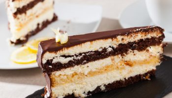 I'm making this cake for Epiphany. The whole family eats