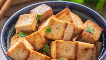 60-year-olds should eat compulsorily because it improves results. It has a lot of protein and supports the heart