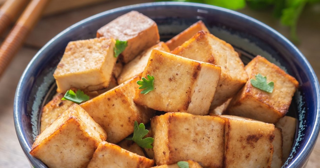 60-year-olds should eat compulsorily because it improves results. It has a lot of protein and supports the heart