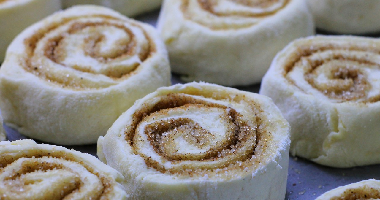 Delicious yeast rolls with cinnamon. Soft, fluffy, serve to your family