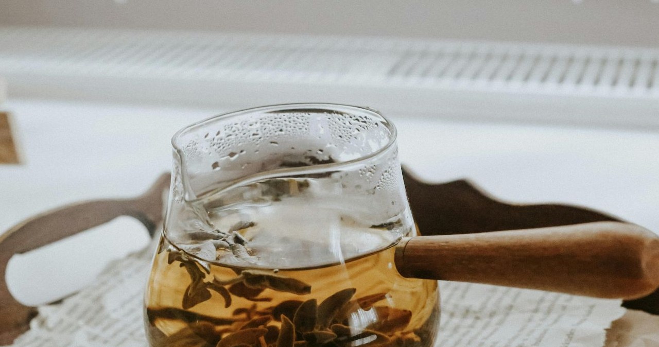 We appreciate the fruit, but its leaves are also healthy. They lower sugar and cholesterol levels and help with weight loss