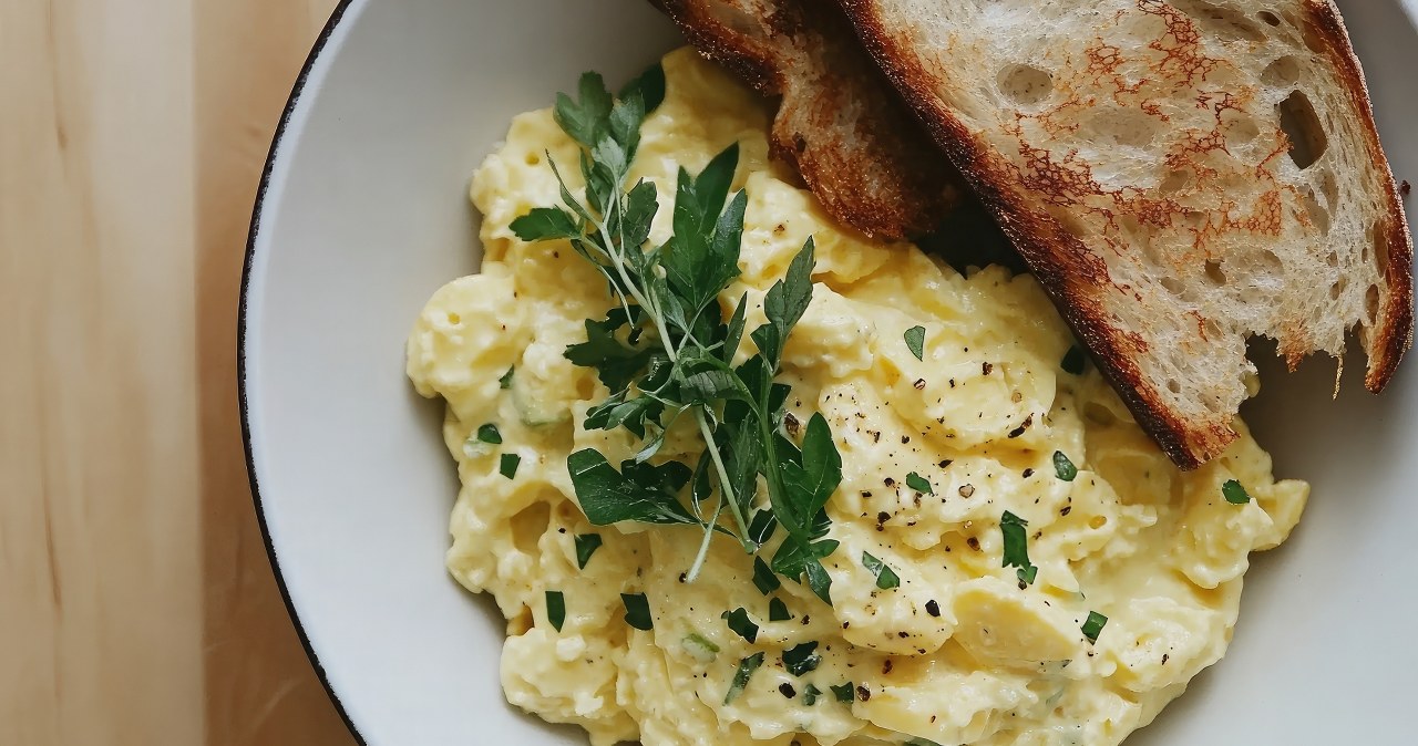 Tired of scrambled eggs? Make eggs for breakfast in this version