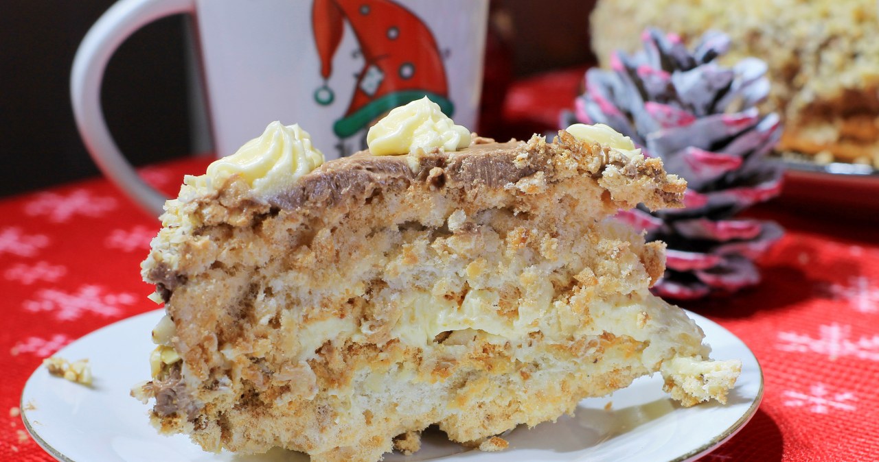 This cake will reign supreme at carnival. Guests will definitely ask for the recipe