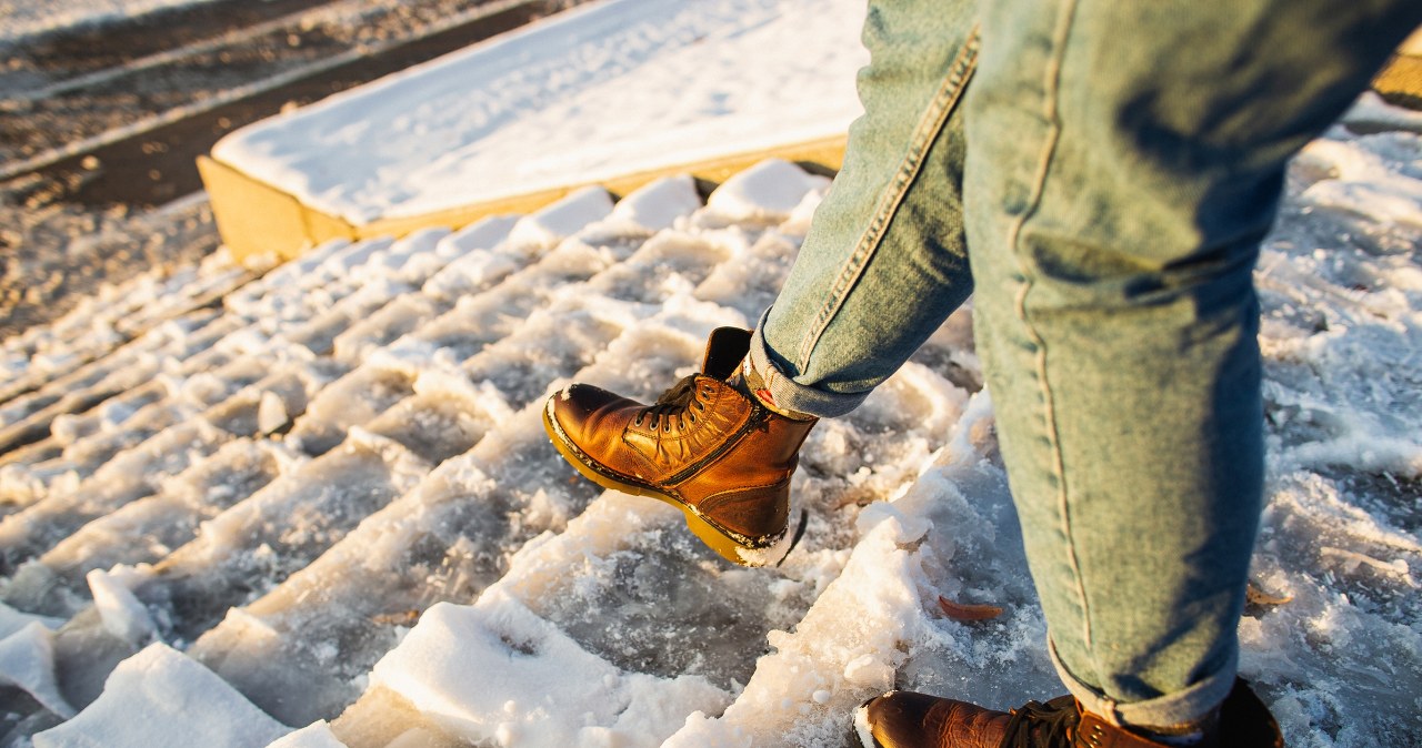 Slippery shoes will no longer be a problem. You will find an emergency kit in the first aid kit