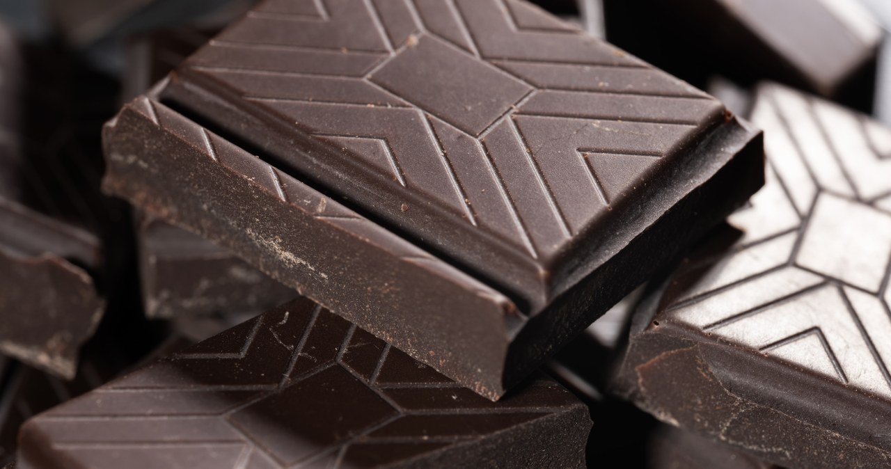 Not only does it release endorphins and protect the heart, it also delays aging. It would be a sin not to eat it