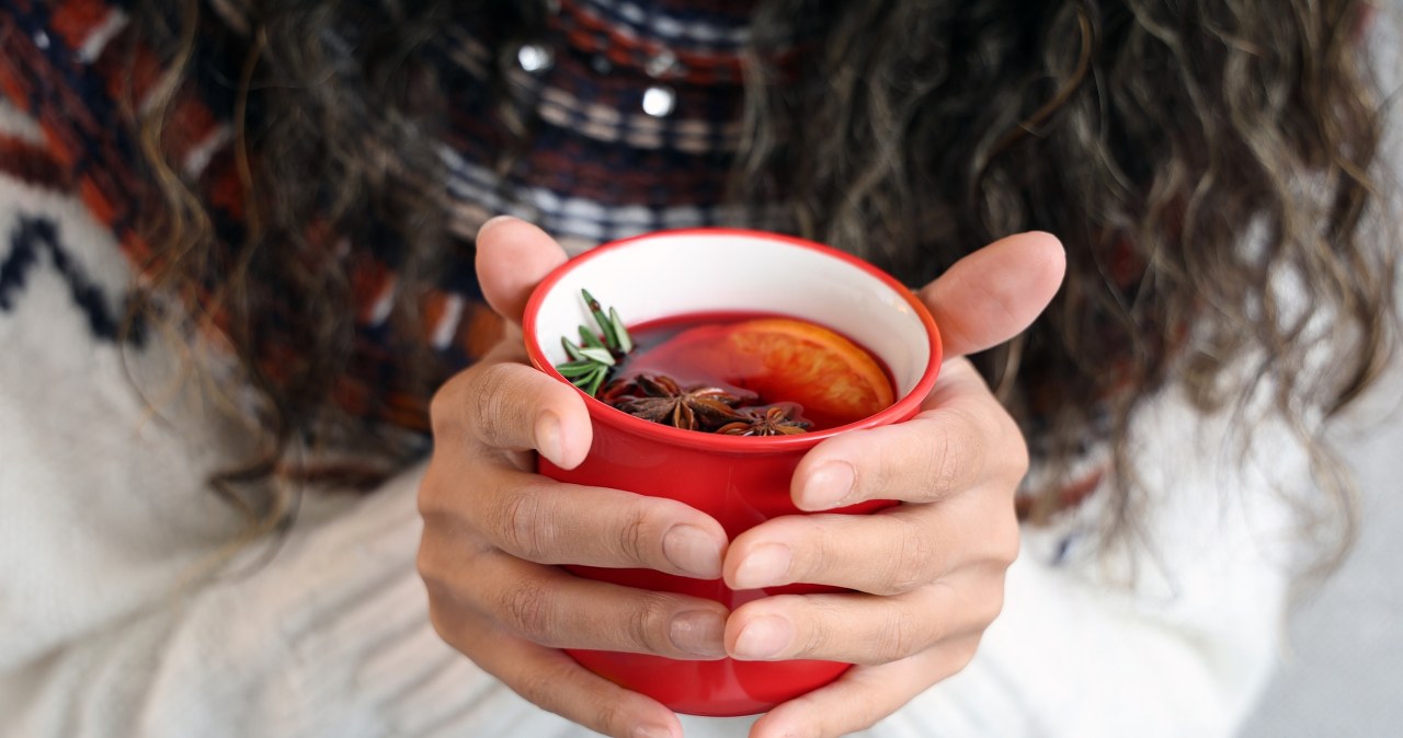 Not only tea with raspberry juice. This infusion is also worth drinking on frosty days