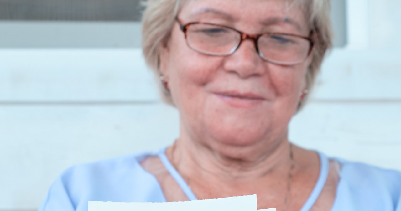 Do it with paper in January. You will have no shortage of happiness and money in 2026