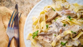 Pasta with chicken in this sauce tastes amazing. Dinner you can prepare in a moment