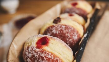 A brilliant idea for stuffing donuts. Not even an ounce of the sweet inside will leak out
