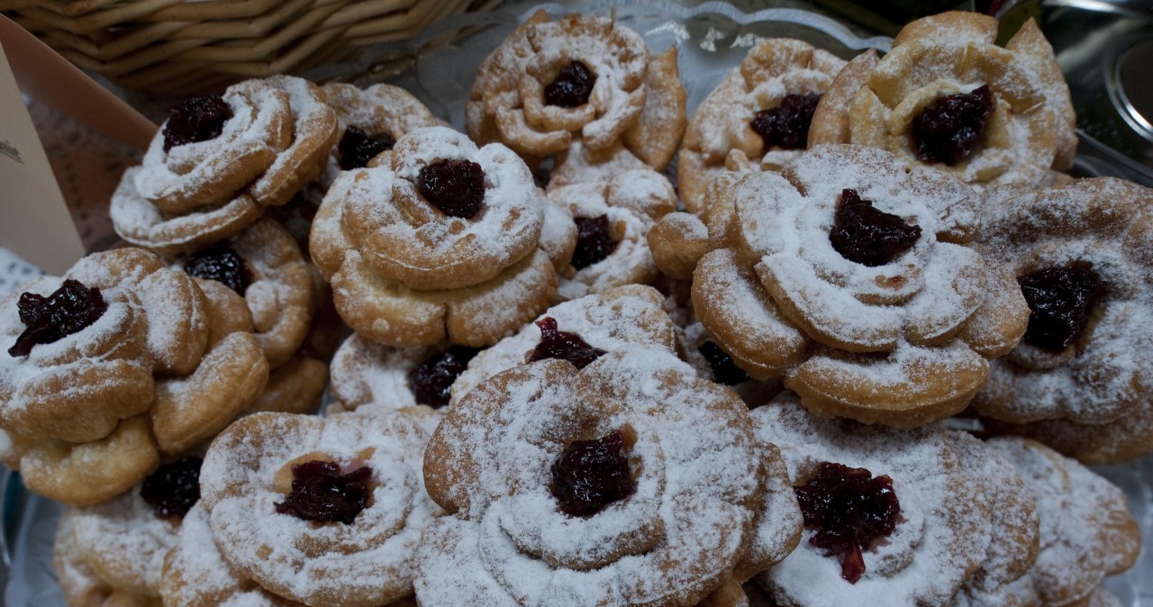 I've been making them at carnivals for years. They are always the first to disappear from the table