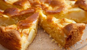 Quick cake with apple halves. A delicious idea for a home-made afternoon tea