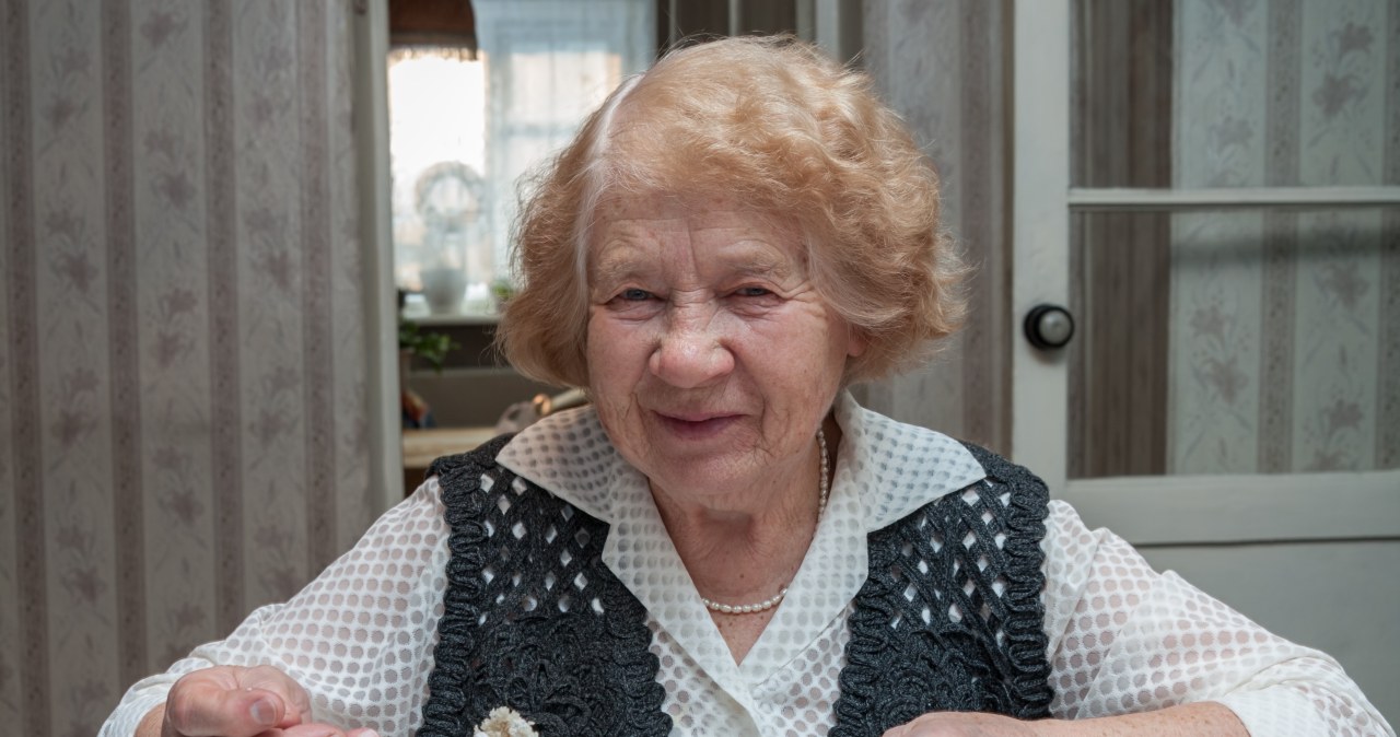 This popular cheese strengthens bones and muscles. Seniors should eat it every day