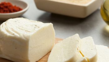 Valuable cheese not only for seniors. It takes care of joints, muscles and bones, and keeps you full for a long time