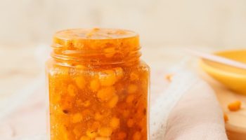 In winter, add lemon to tea instead of lemon. It has more vitamin C, supports immunity and helps with joint pain