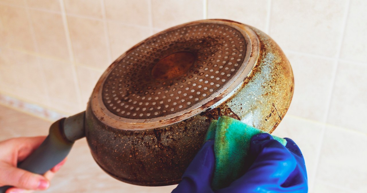 This patent is gold. My old pans shine like new