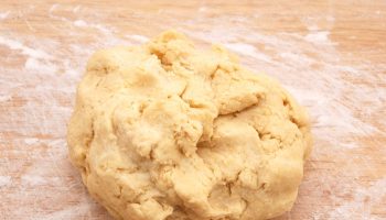 The best shortcrust pastry, melts in your mouth. The apple pie comes out so good that it disappears from the baking tray in a flash