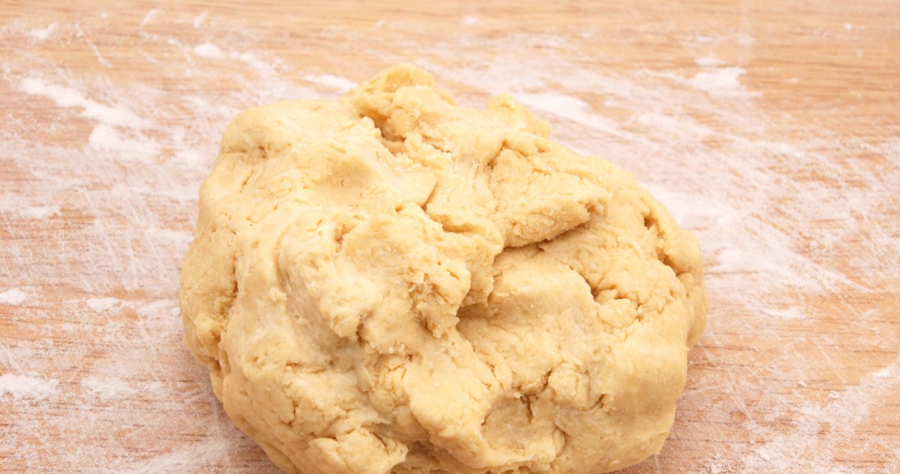 The best shortcrust pastry, melts in your mouth. The apple pie comes out so good that it disappears from the baking tray in a flash