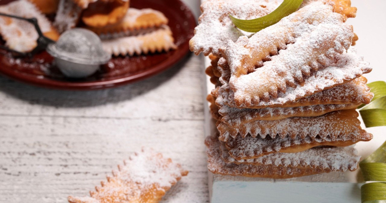 Italians make faworki with just 2 ingredients. They taste amazing