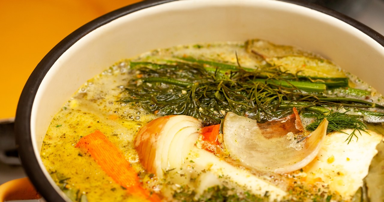 The broth from this pot tastes much better. You will be surprised, but the material matters