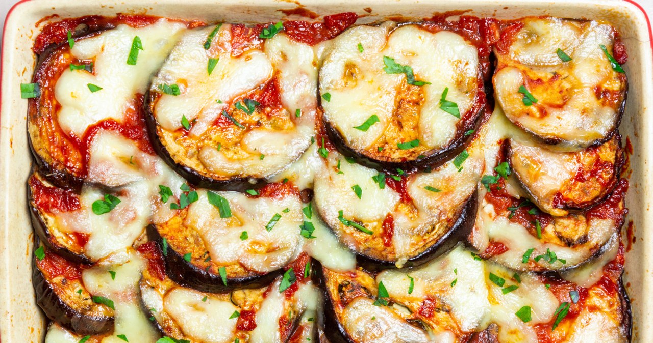 The simplest eggplant casserole. Just a few ingredients and it tastes delicious