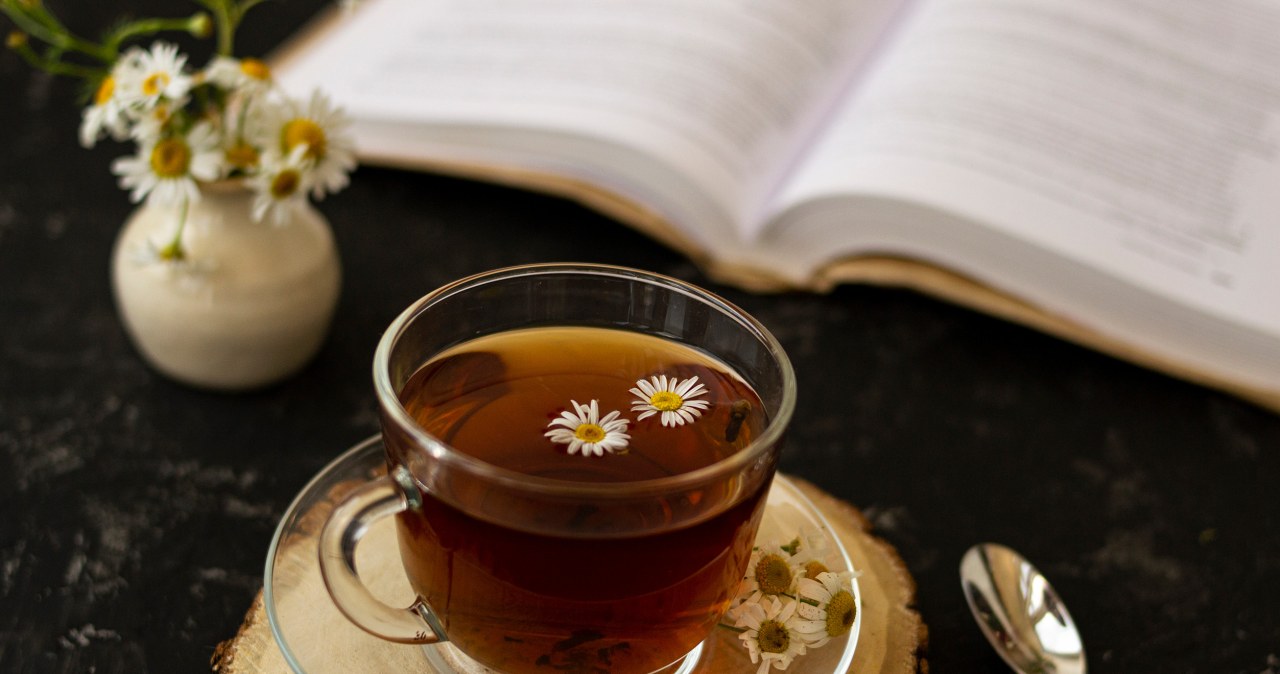 Every day before going to bed, she drank a cup of chamomile tea. The effect was surprising