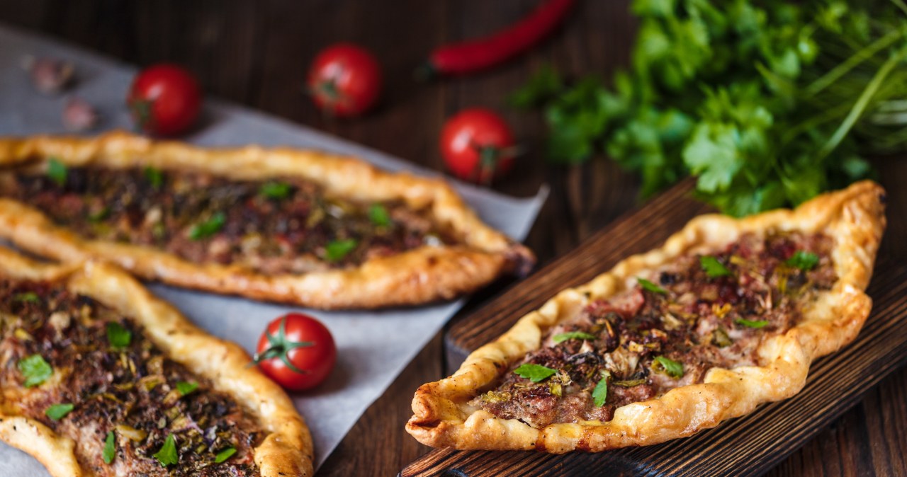 Turkish pizza is heaven in your mouth. It tastes best with meat stuffing