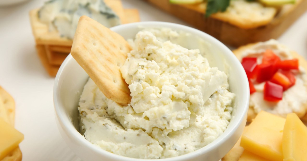 Spread on bread and serve with vegetables. Recipe for cheese sandwich spread