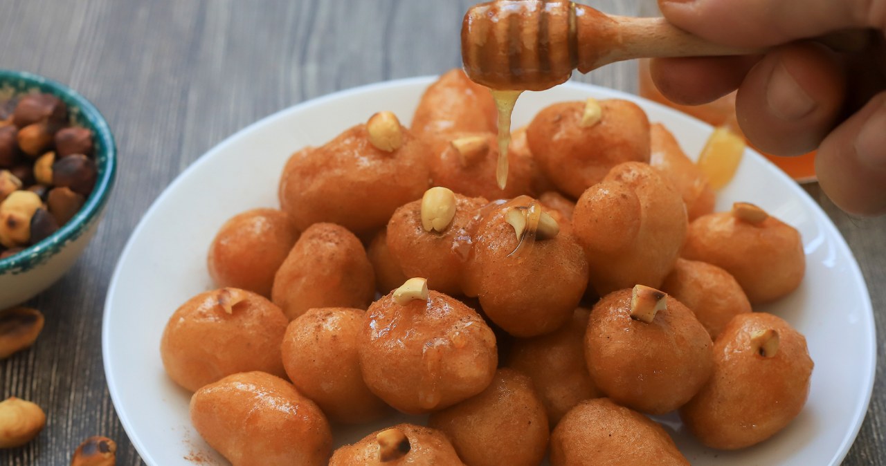 I ate such donuts on vacation in Greece. They are fluffy like a cloud