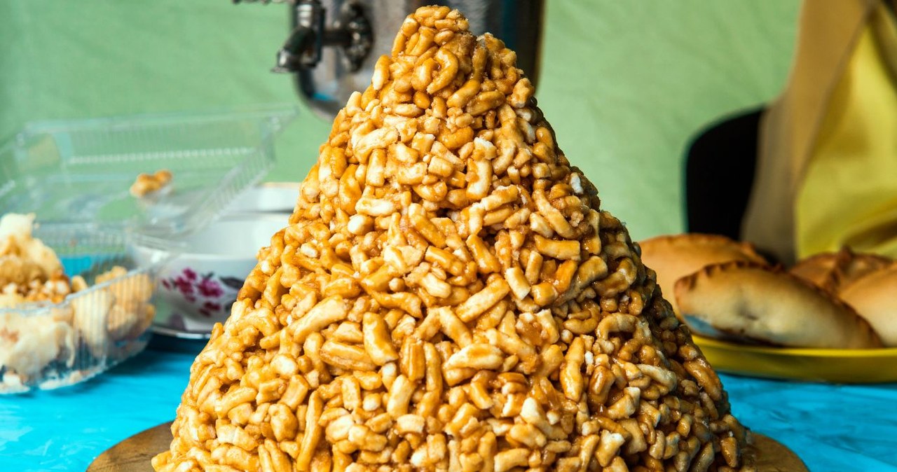 It looks like a cute anthill. This dessert is made with only a few ingredients