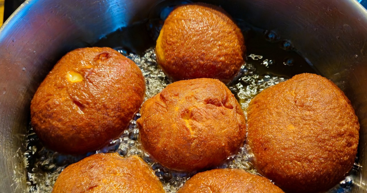 My mom always fries donuts in this fat. They are crispy like from a confectionery shop