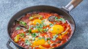 Tunisian shakshuka is the best breakfast for frosty days. It fills you up and warms you up for a long time