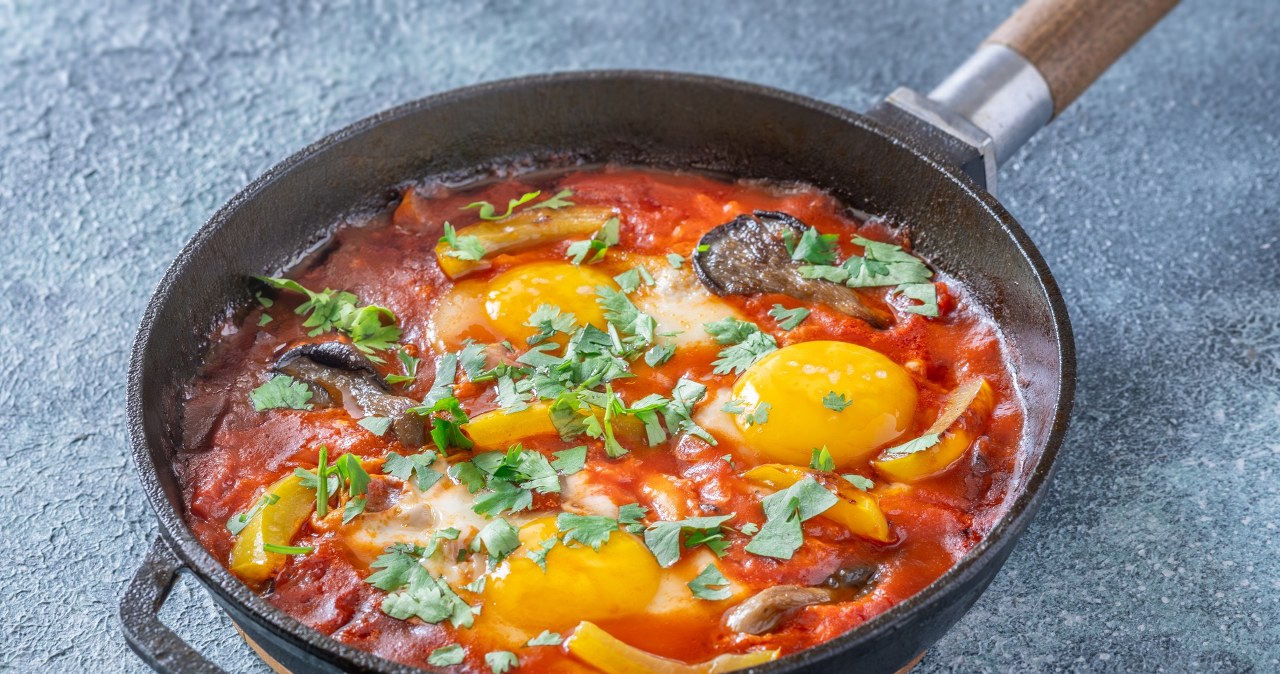 Tunisian shakshuka is the best breakfast for frosty days. It fills you up and warms you up for a long time