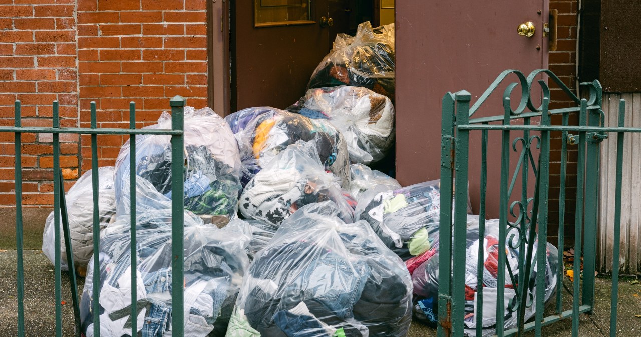 Where do you throw away old clothes? These items may end up in mixed waste