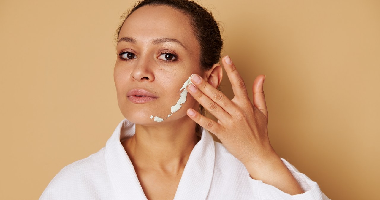 You can buy it at any pharmacy for a few zlotys. The complexion will be smooth and free from imperfections