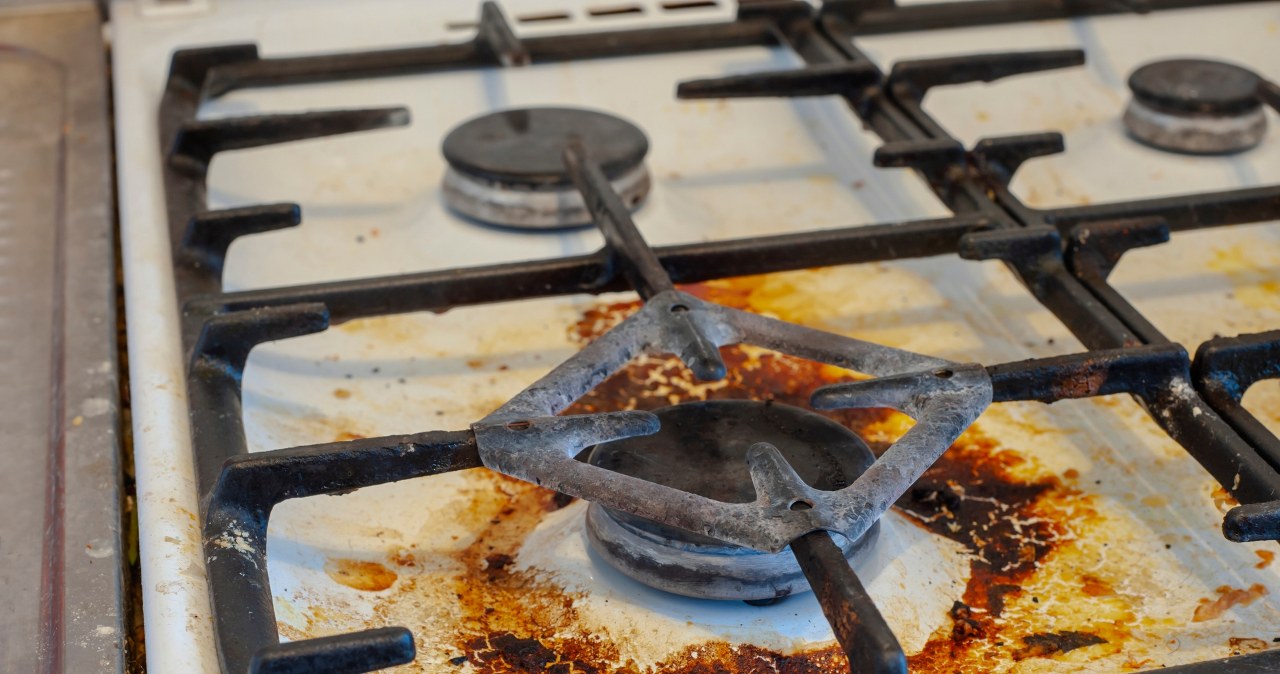 Use this to clean dirty grates. 2 ingredients and it will shine like in a royal kitchen